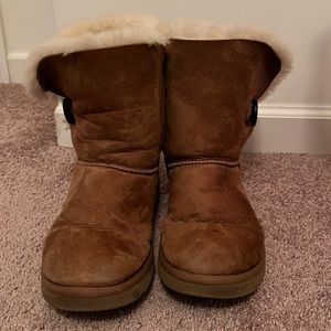 UGG Bailey Button